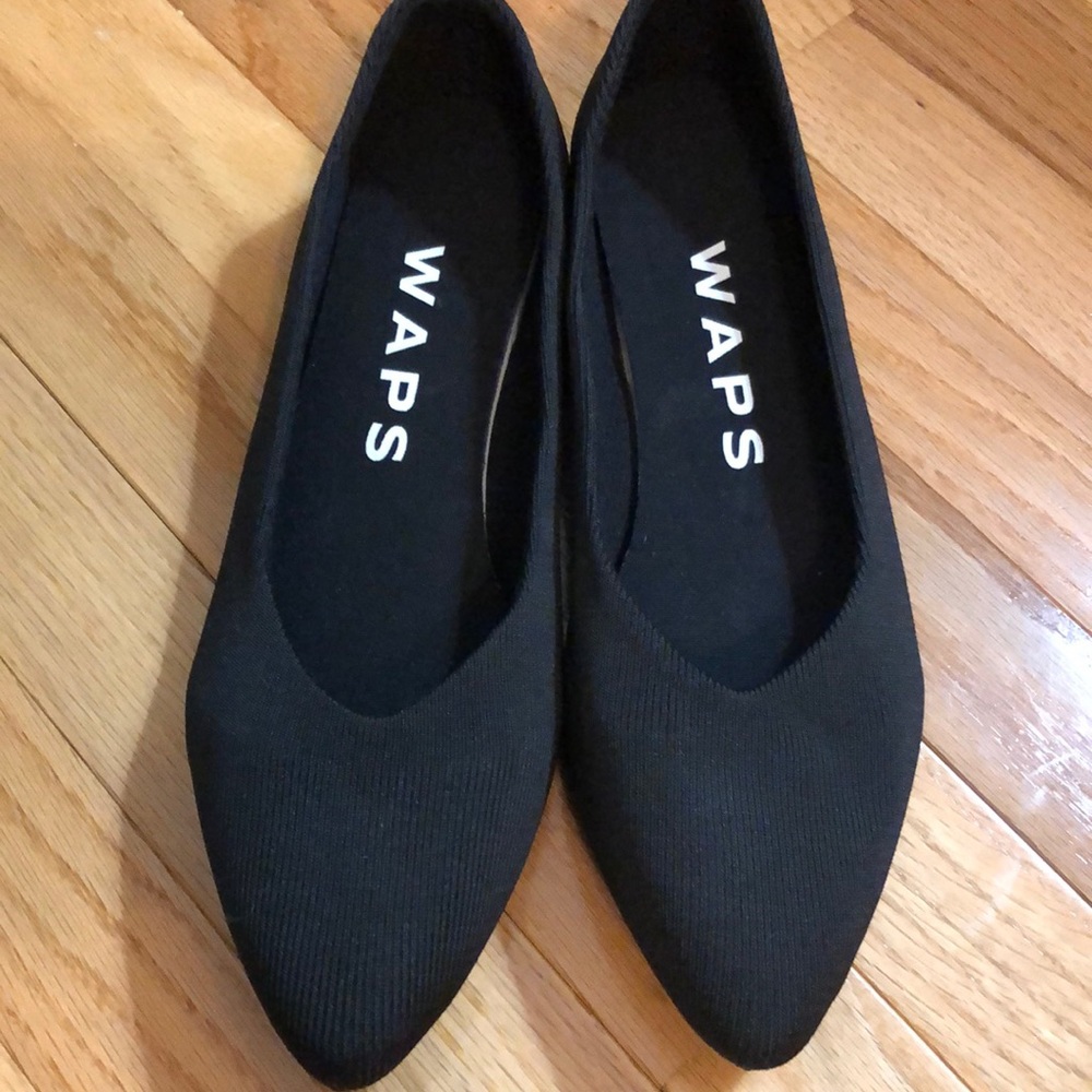 WAPS Women’s flats size 10 NEW